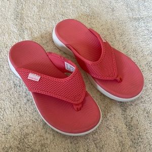 NWOB Dream Pairs Flip Flop Sandals